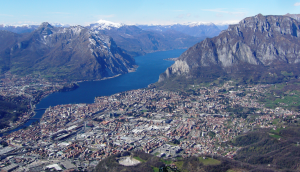 Un panorama dall'alto di Lecco (montagna.tv)