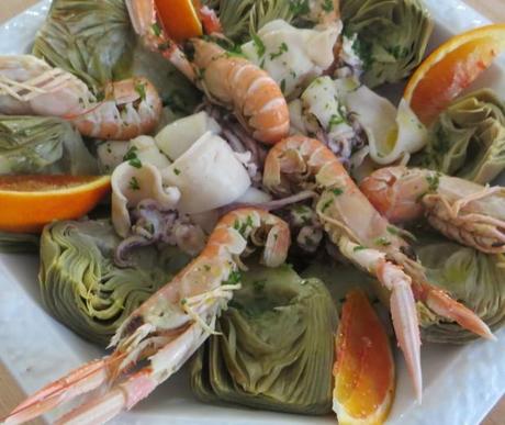 insalata di mare, carciofi e arancia