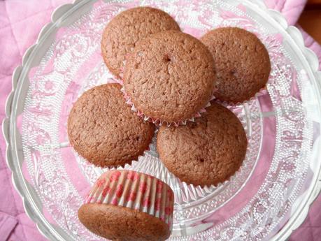 Muffins semplici al cioccolato fondente