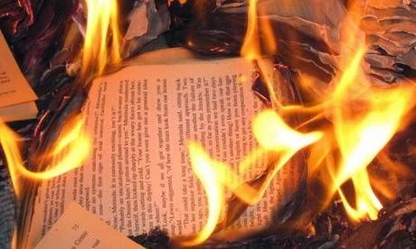 Fahrenheit Italia: dal rogo dei libri all'abisso è un attimo