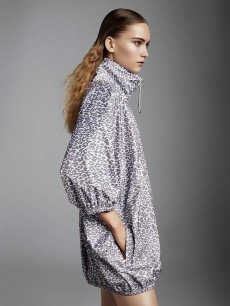 Maje + K-Way: le giacche anti-pioggia che strizzano l'occhio alla moda