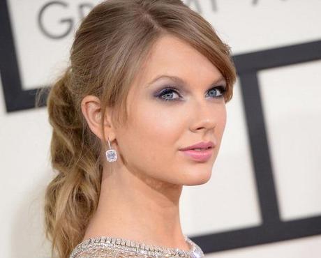 Taylor-Swift-Grammys-Look-Opening1