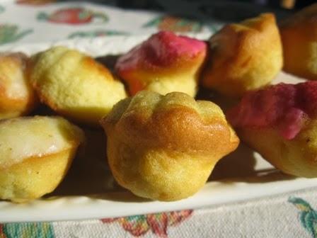 Madeleinettes mon amour alla vaniglia  glassate bianche e rosa