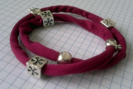 Bracciali in fettuccia e charms