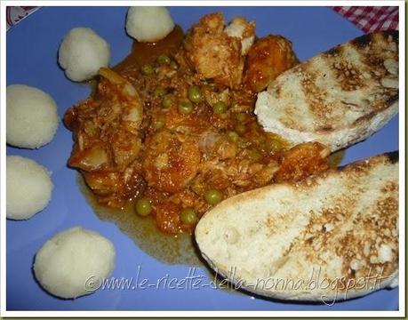 Zuppetta di pesce, pomodoro e piselli con pane tostato e polpettine di cous cous (13)