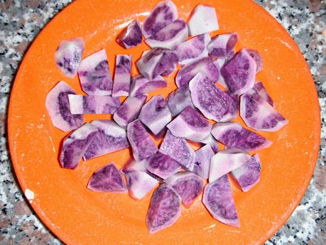 Patate viola per un'insolita insalata fruttata!