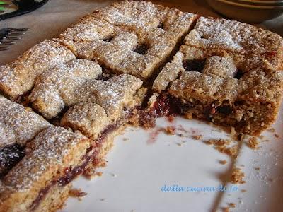 Buona domenica con una fetta di torta di Linz