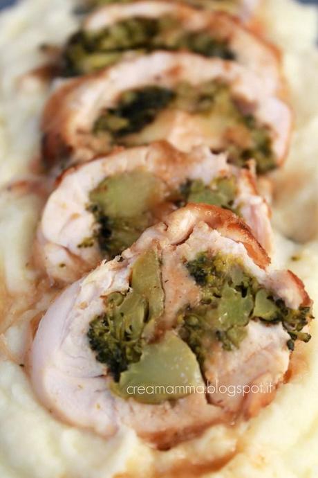 Involtini di pollo con broccoli e scamorza affumicata