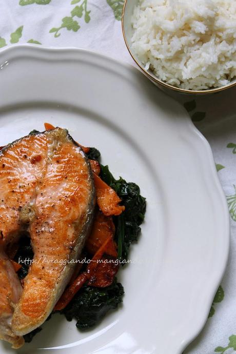 SALMONE ALLA PIASTRA CON RISO AL COCCO E VERDURINE