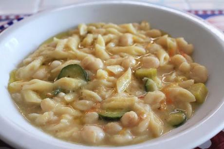 Pasta, fagioli, zucchine e fiori!