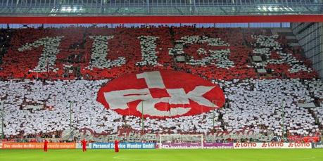 La Sondertrikot 2014 del Kaiserslautern in onore dei tifosi firmata da Uhlsport