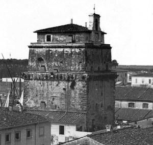 Viareggio - Torre Matilde - Foto tratta da Nuova Viareggio Ieri N.13-febbraio 1995