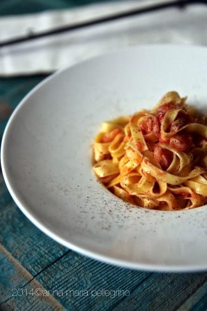 Tagliatelle di semola di grano duro con baccalà alla liquirizia e datterini secchi. E un viaggio dalla laguna alla Norvegia in compagnia di Piero Querini