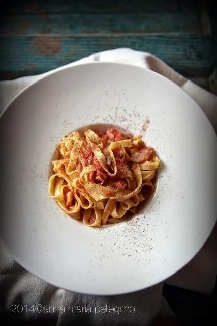 Tagliatelle di semola di grano duro con baccalà alla liquirizia e datterini secchi. E un viaggio dalla laguna alla Norvegia in compagnia di Piero Querini