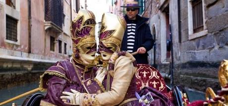 DOLCE CARNEVALE Giro in gondola e degustazione di dolci e vino!