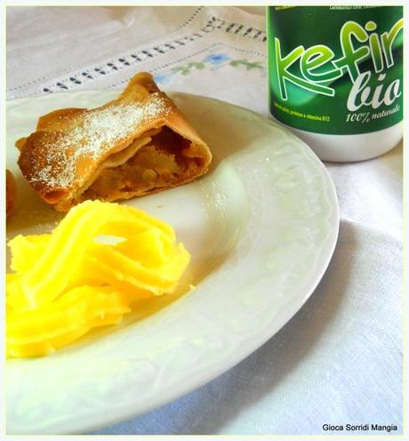 Strudel di mele, kefir krem e Dervish Turners.