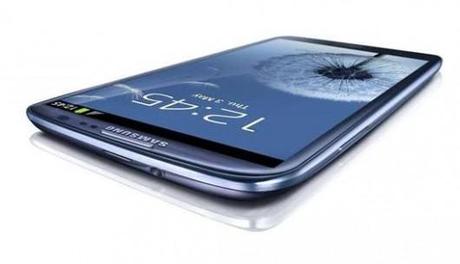 Samsung galaxy S3 vista laterale ispazio1 530x305 [Offerte Imperdibili] SAMSUNG GALAXY S III in offerta a 269€!