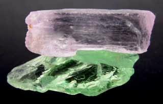 Oggi nella mia rubrica: Hiddenite o Spodumene