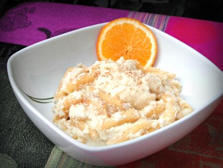 Penne agrumate con crema di cavolfiore e mandorle