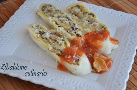 Strudel salato bollito con funghi champignon e Montasio