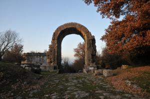 Arco di San Damiano Carsulae