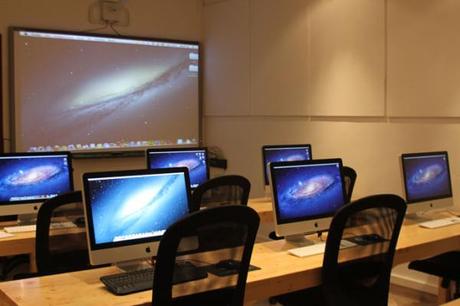 aula multimediale apple roma 2 600x400 Corso base Apple computer agli Archivi Multimediali !!