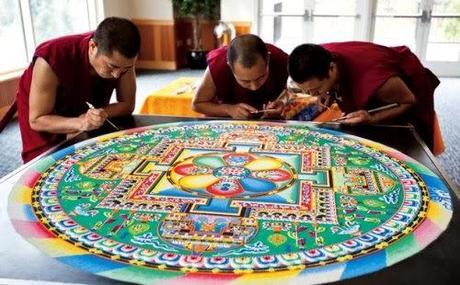 Dieci Monaci Tibetani a Spazio Tadini con l’ Arte del Mandala in collaborazione con l’ artista Simona Bocchi