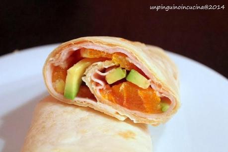 Wrap con tacchino, avocado e arancia