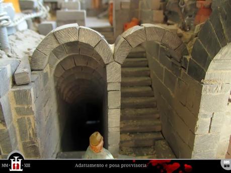 Costruzione 167: Ingresso laterale - arcate vano scala e portone (1)