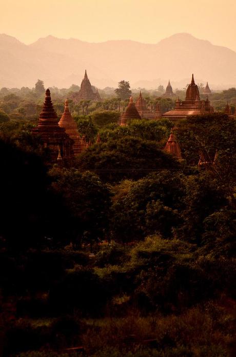 La Valle di Bagan in 15 Foto