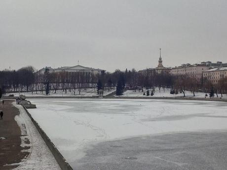 Minsk è la capitale di uno dei paesi più poveri del centro Europa, la Bielorussia. Eppure è messa molto meglio di noi. Perché?