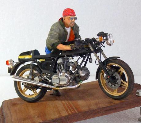 Diorama - Ducati 900 SS (Tamiya) + Figure by Noboru Watabe