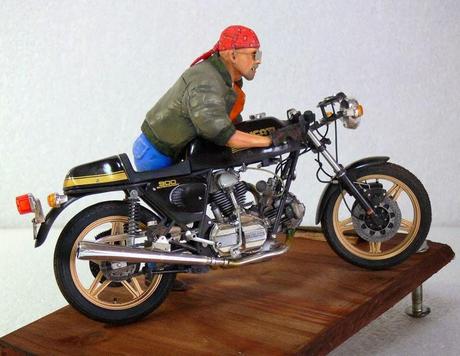 Diorama - Ducati 900 SS (Tamiya) + Figure by Noboru Watabe