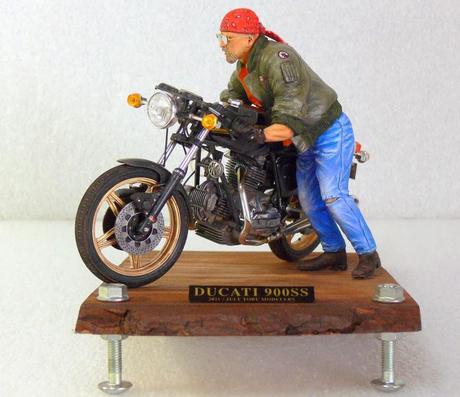 Diorama - Ducati 900 SS (Tamiya) + Figure by Noboru Watabe