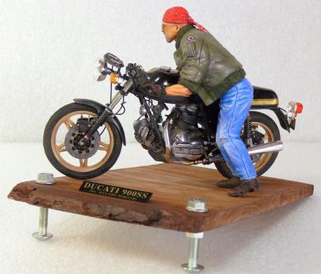 Diorama - Ducati 900 SS (Tamiya) + Figure by Noboru Watabe