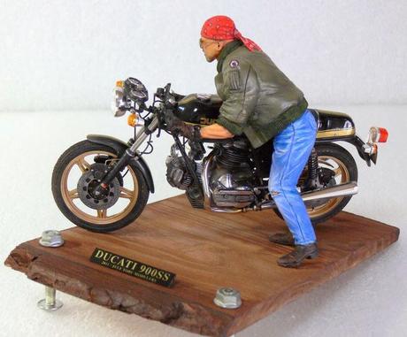 Diorama - Ducati 900 SS (Tamiya) + Figure by Noboru Watabe