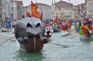 le 100 barche ed una “Pantegana” aprono il Carnevale 2014