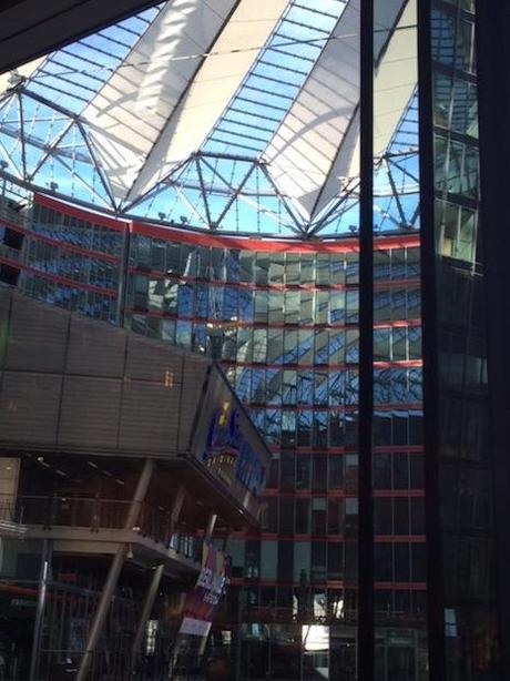 da Starbucks, vista sul Sony Center