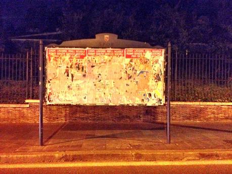 La tristezza del decoro urbano ad personam. Nuova specialità dell'attuale giunta? Ma i manifesti abusivi vanno combattuti tutti, senza preferenze