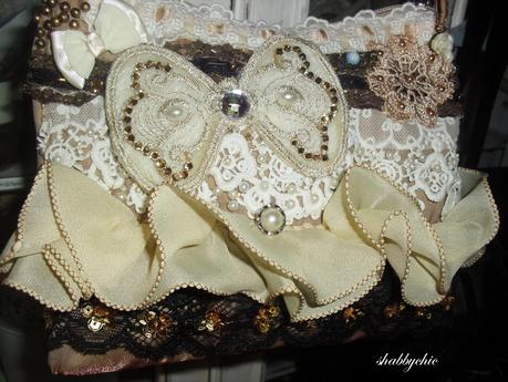 ogni perlina ricamata è un mio pensiero.