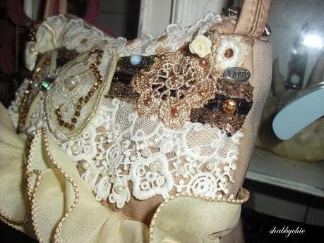 ogni perlina ricamata è un mio pensiero.