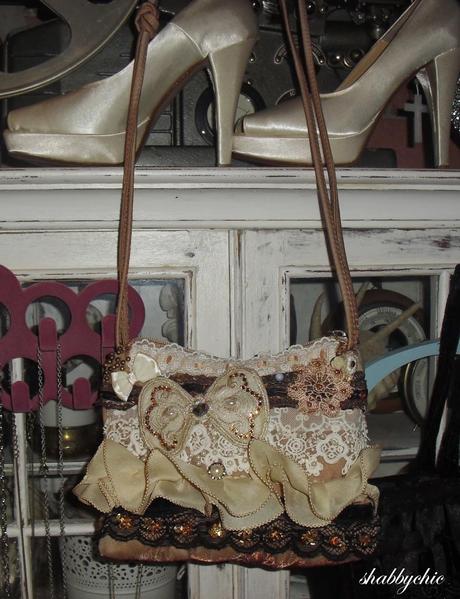 ogni perlina ricamata è un mio pensiero.