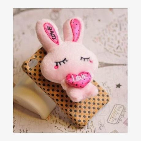 http://www.scegli-e-compra.com/accessori-iphone/4676-cover-peluche-coniglietto-love-a-pois-iphone-4-4s.html#.UwMHUoVKNmQ