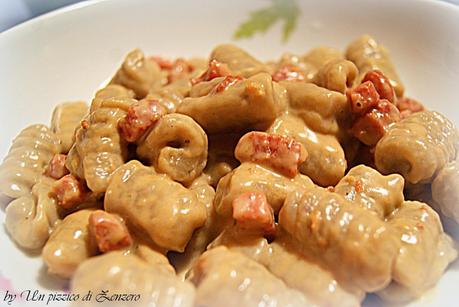 BLUE POTATOES GNOCCHI WITH MUSHROOM CREAM AND SAUSAGE BY UN PIZZICO DI ZENZERO