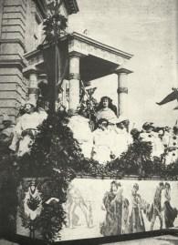 Carnevale di Viareggio 1911 - Il trionfo della Vita di D.Ghiselli - Foto tratta da Nuova Viareggio Ieri N. 1 - febbraio 1992