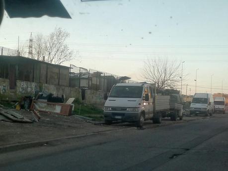 Via Salviati, Tor Sapienza. Ora voi ci dite in quale altra città occidentale si può trovare una cosa di questa natura