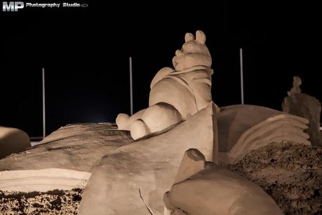 Granelli di sabbia di fronte all'eternità.