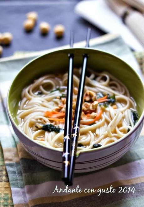 Zuppa di udon e miso alla nocciola: voglio andare in Oriente