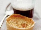 Pastéis nata dolcetti tipici Lisbona, base pasta sfoglia.