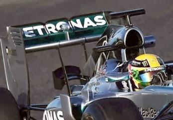 Test Bahrein - Mercedes W05: modifiche al monkey seat e alla carrozzeria posteriore